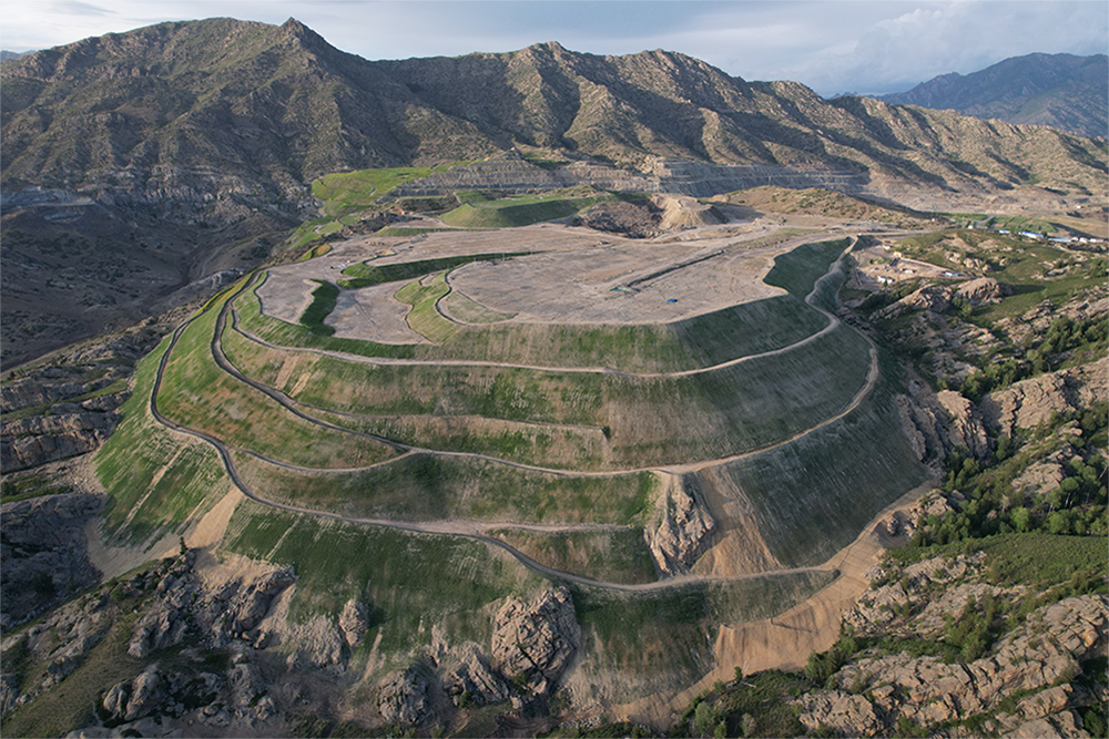 9.新疆富蘊縣蒙庫鐵礦中段10-22號礦段1#及2#排土場生態修復工程.png