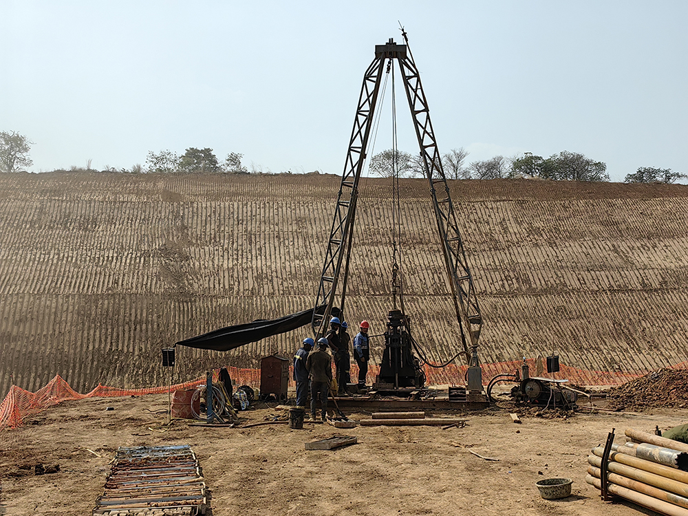 22.KFM 礦區采場邊坡及排土場穩定性研究項目(第一階段)-工程地質勘察.jpg